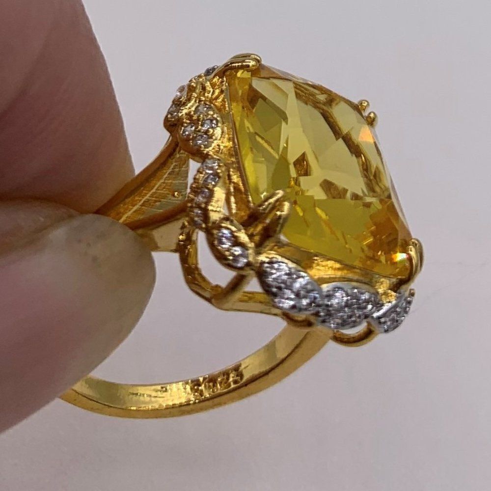 NWOT, ring, sterling 925 silver, large solitaire stone in topaz colour, size 7